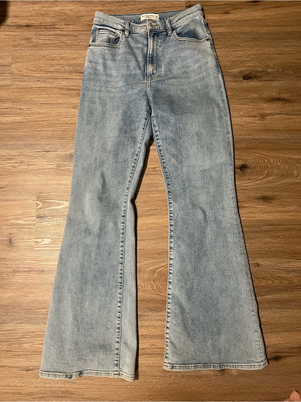 Abercrombie Curve Love Light Wash Women's Flare Jeans - Classic High-Rise